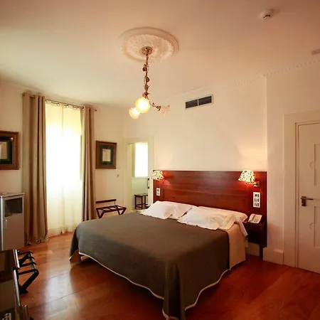 Monumento Pazo De Orbán